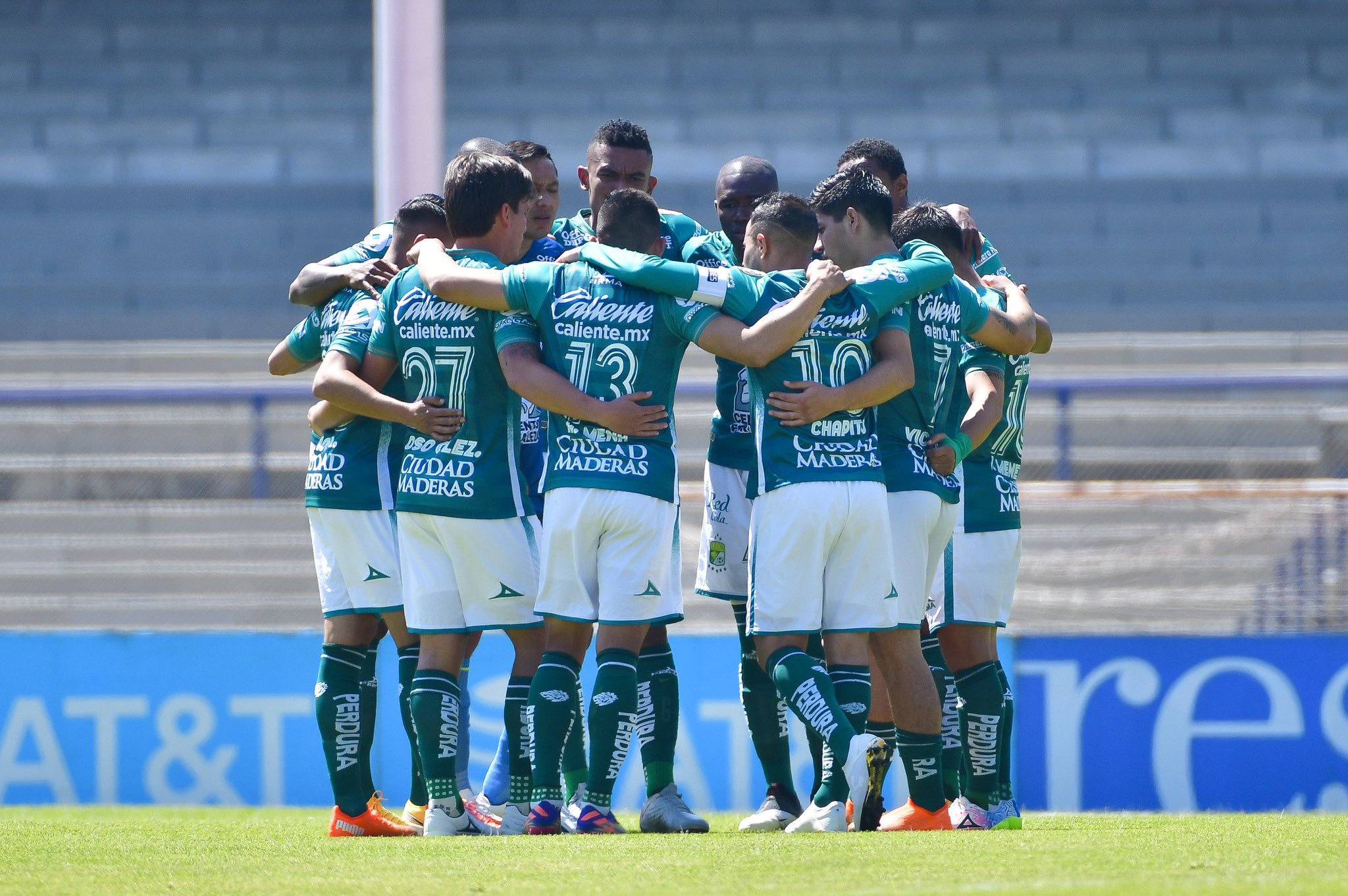 León se impuso ante Pumas en México con Jean Meneses como figura