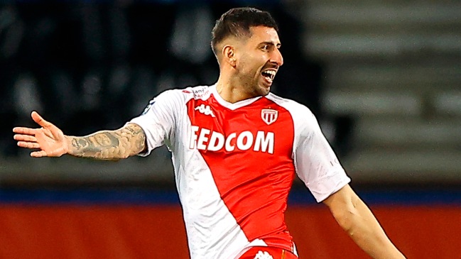 Guillermo Maripán lideró la celebración de Mónaco en el camarín tras el triunfazo ante PSG