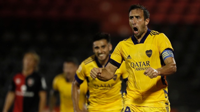 Boca Juniors batió ajustadamente a Newell’s con un golazo de cabeza de Carlos Izquierdoz
