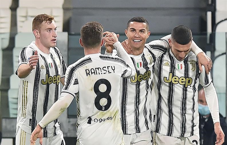 Juventus golpeó al colista Crotone y trepó al tercer lugar en la Serie A