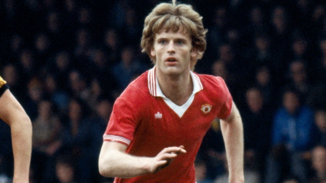 Ex defensor de Manchester United y Leeds fue diagnosticado con demencia