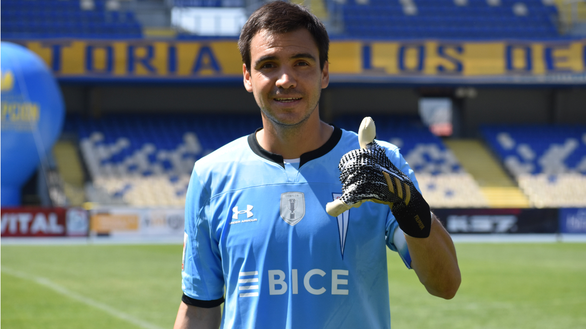 Cristopher Toselli extendió su contrato con la UC antes de partir a préstamo a Palestino