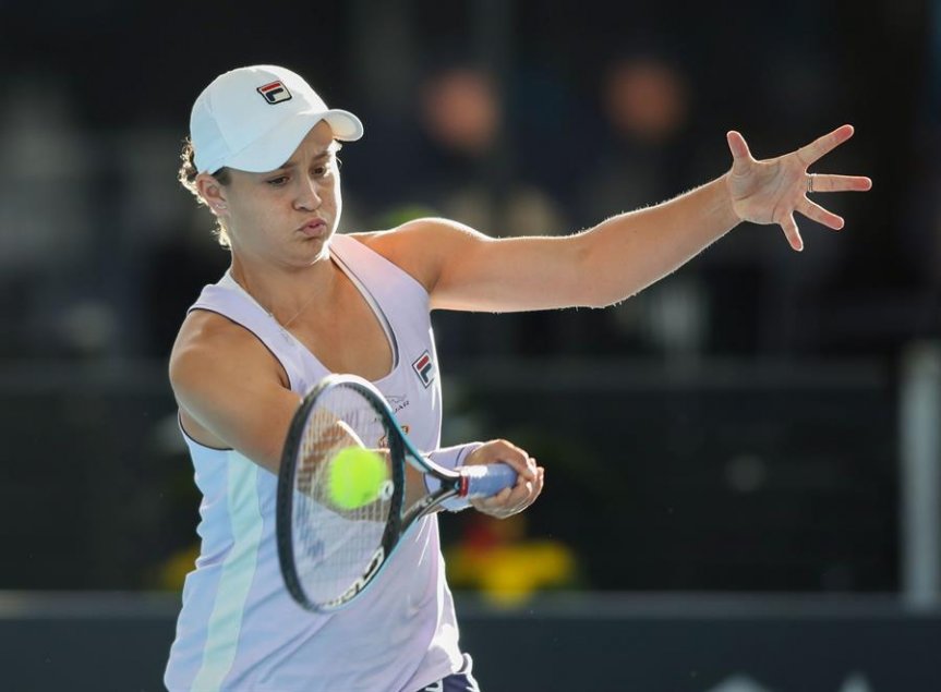 Ashleigh Barty fue sorprendida por Danielle Collins en Adelaida