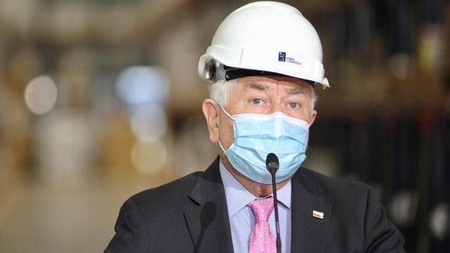 Ministro Paris: No hemos decidido nada respecto a la presencia de público en los estadios