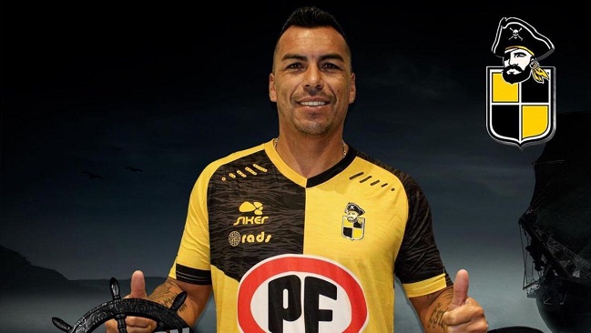“Nunca pensé verlo con otra camiseta”: Las reacciones por el fichaje de Esteban Paredes en Coquimbo