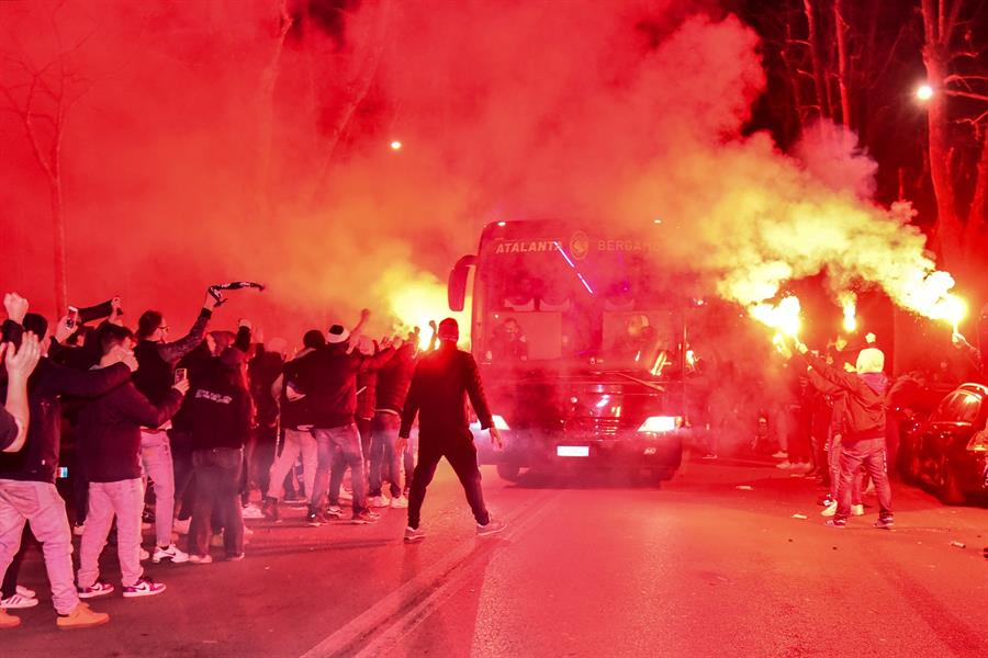 El impresionante recibimiento de los hinchas de Atalanta en la previa del duelo ante Real Madrid