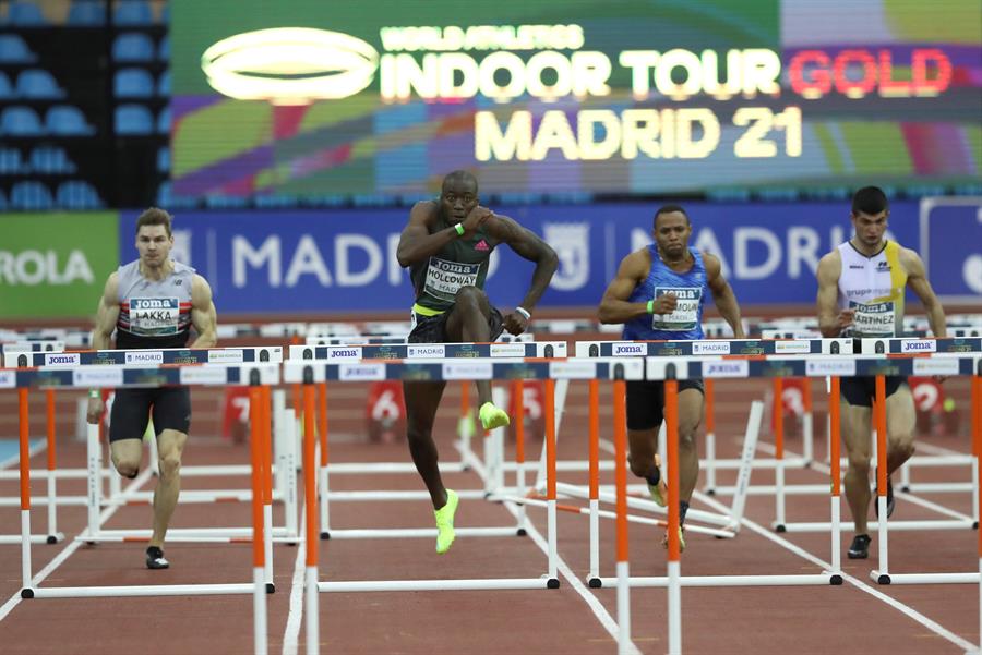 Holloway superó los obstáculos en Madrid y rompió el récord de 60 metros vallas después de 27 años