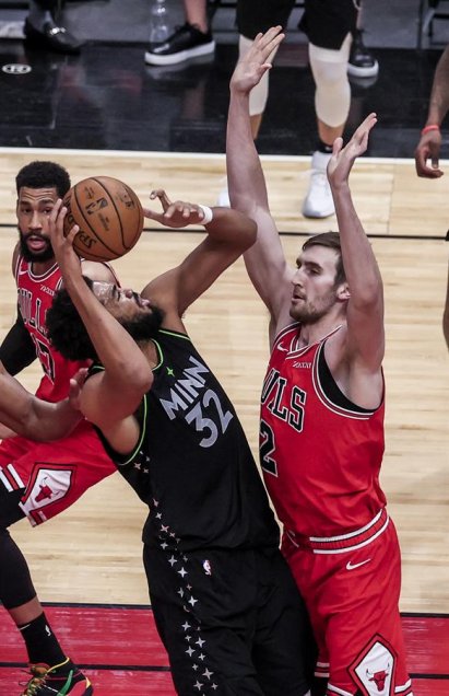 Minnesota venció a los Bulls en emotivo partido que se definió en tiempo extra