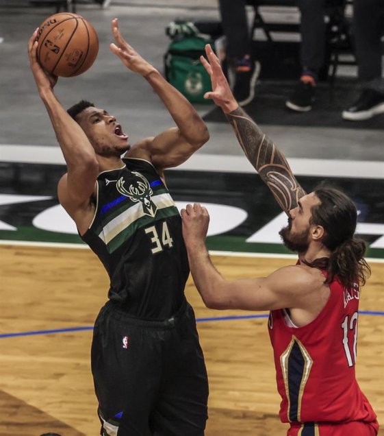 Antetokounmpo le ganó el duelo a Zion Williamson en el triunfo de Bucks ante Pelicans