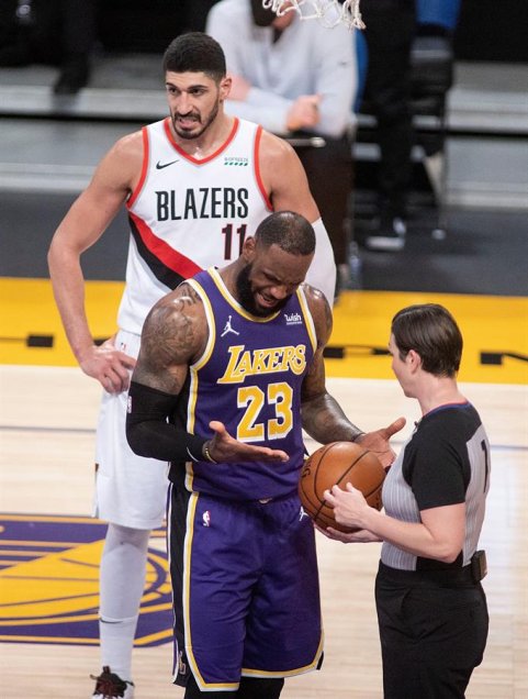 Los Lakers se reencontraron con los triunfos a costa de Portland