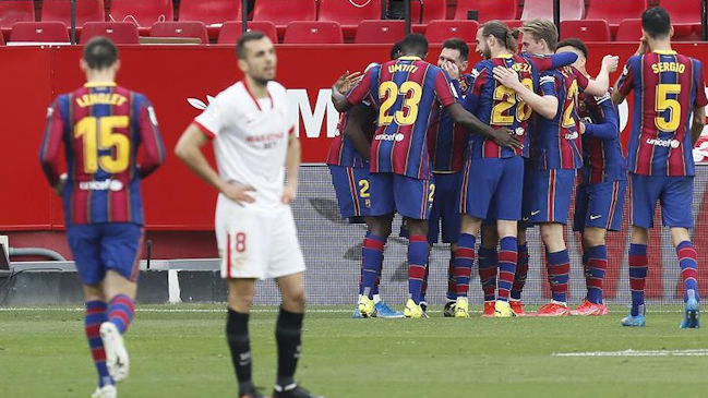 Barcelona tumbó a domicilio a Sevilla y acortó distancias con el liderato de la liga española