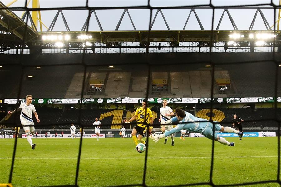Borussia Dortmund superó a Bielefeld y escaló en la Bundesliga