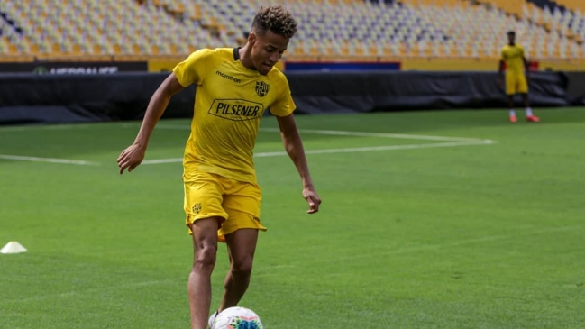 Federación Ecuatoriana sospecha que futbolista de Barcelona actúa con nacionalidad falsa