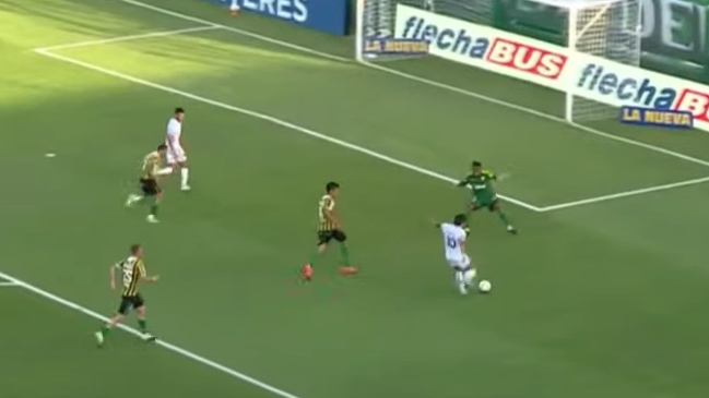 El “Pulga” Rodríguez marcó un gol con túnel al arquero incluido en victoria de Colón