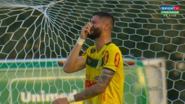 Delantero brasileño rompió en llanto al recordar que su madre le impidió renunciar al fútbol