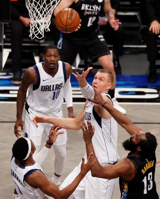 Dallas Mavericks venció a Brooklyn Nets en duelo de candidatos de la NBA