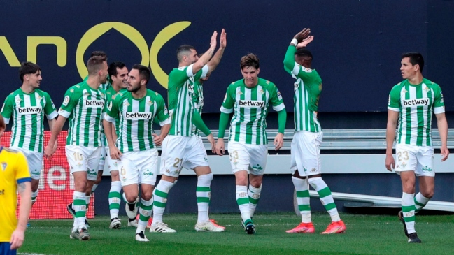 Real Betis ganó en la agonía y sigue metido en la zona alta de la Liga
