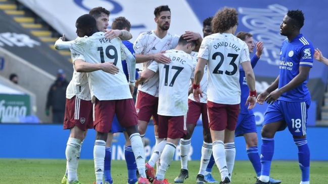 Arsenal frenó a Leicester y escaló al 10° puesto en la Premier