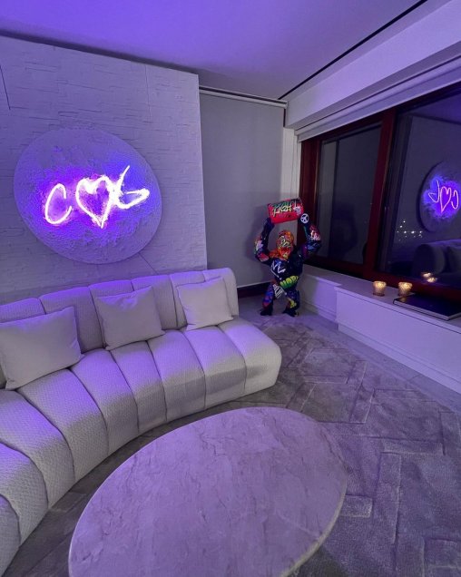 La exótica estatua de un gorila que compraron Cristiano y su pareja para su hogar