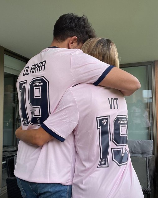 ¡Lo logró! Rafael Olarra consiguió que Lucila Vit se pruebe la camiseta de Universidad de Chile