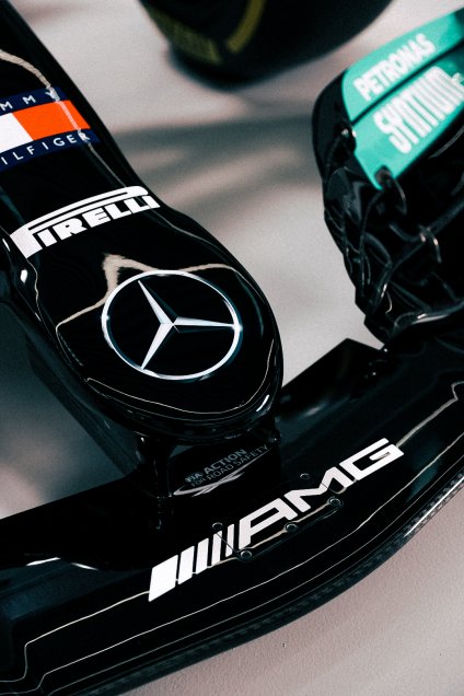 Mercedes presentó el bólido con el que Hamilton buscará su octavo título