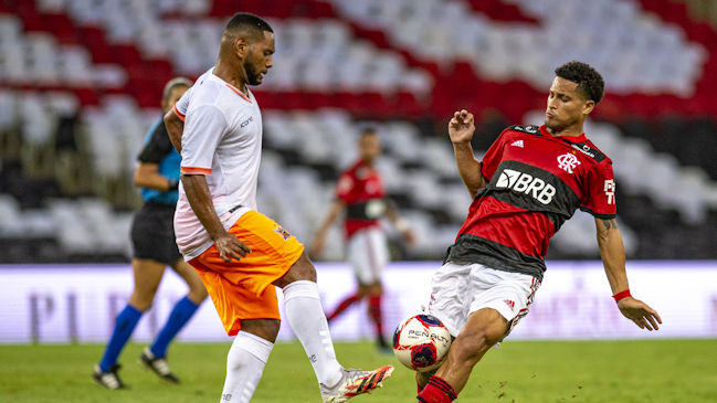 Flamengo tuvo auspicioso debut en el Campeonato Carioca a costa de Nova Iguacu