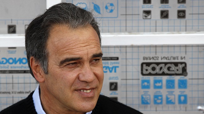 Martín Lasarte se comunicó con los referentes de la Roja con miras a la doble fecha de marzo