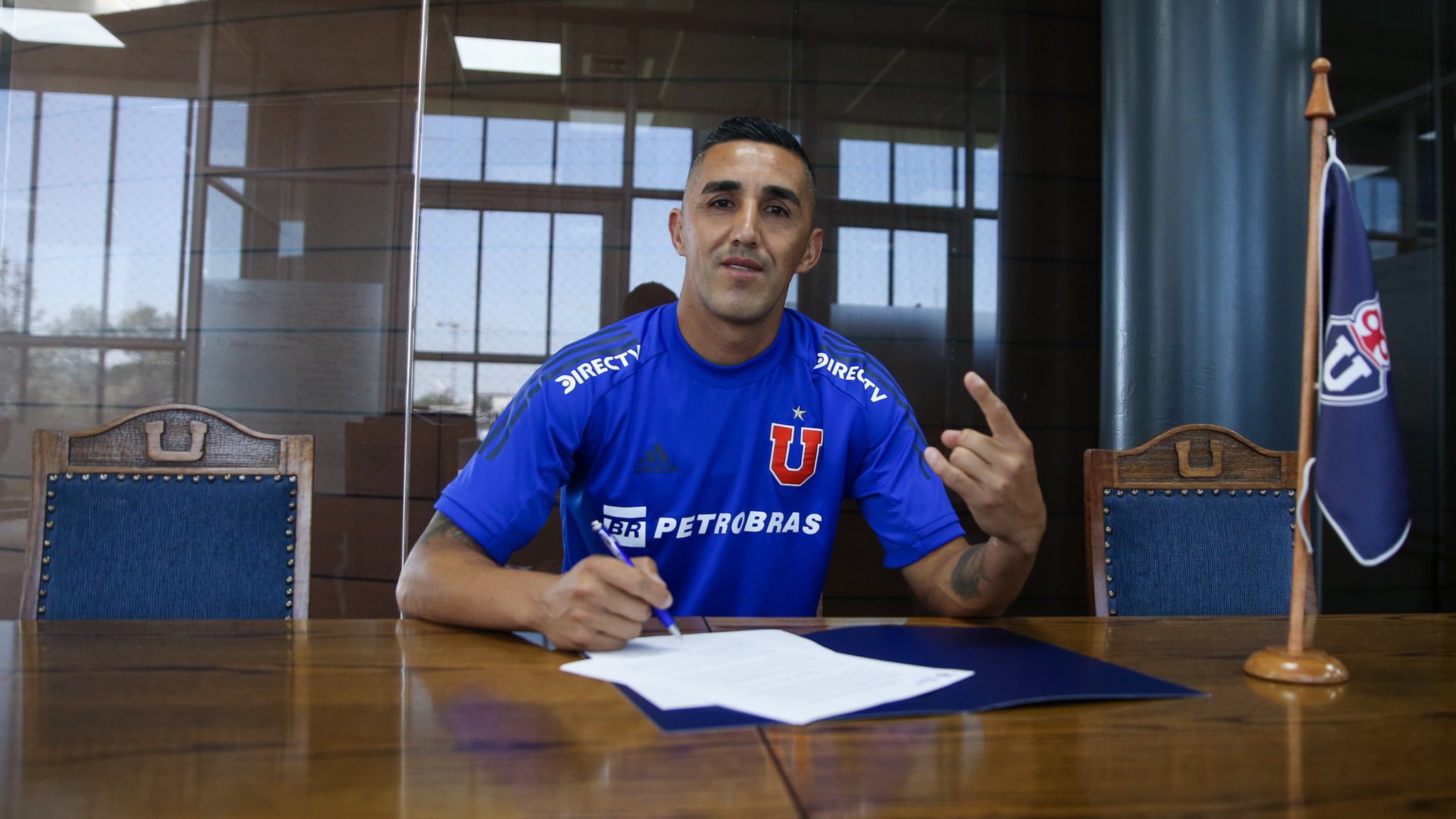 Universidad de Chile anunció renovación de Osvaldo González por todo el 2021