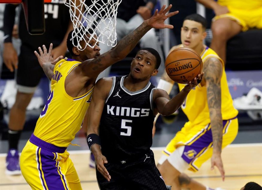 LA Lakers sintió las bajas y perdió en el último suspiro ante Sacramento