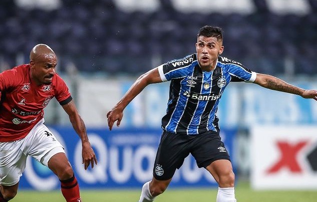 César Pinares se lució con genial asistencia en goleada de Gremio sobre Brasil de Pelotas