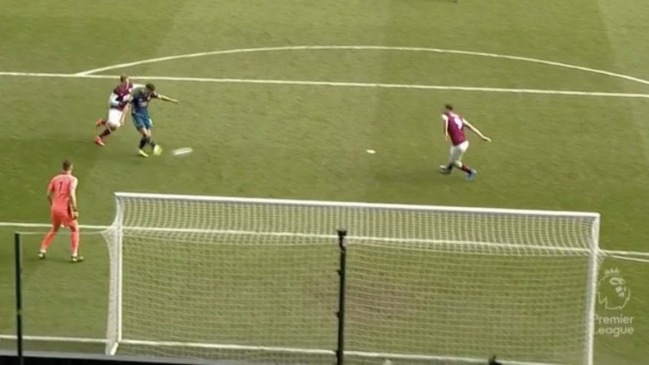 El impresentable error defensivo que le costó un empate a Arsenal ante Burnley en Inglaterra