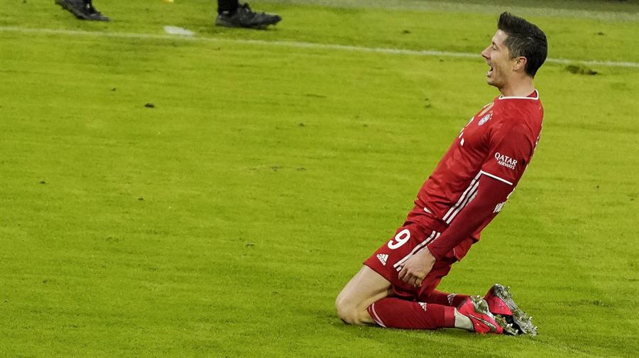 Lewandowski le ganó el duelo de goleadores a Halaand en remontada de Bayern sobre Borussia Dortmund