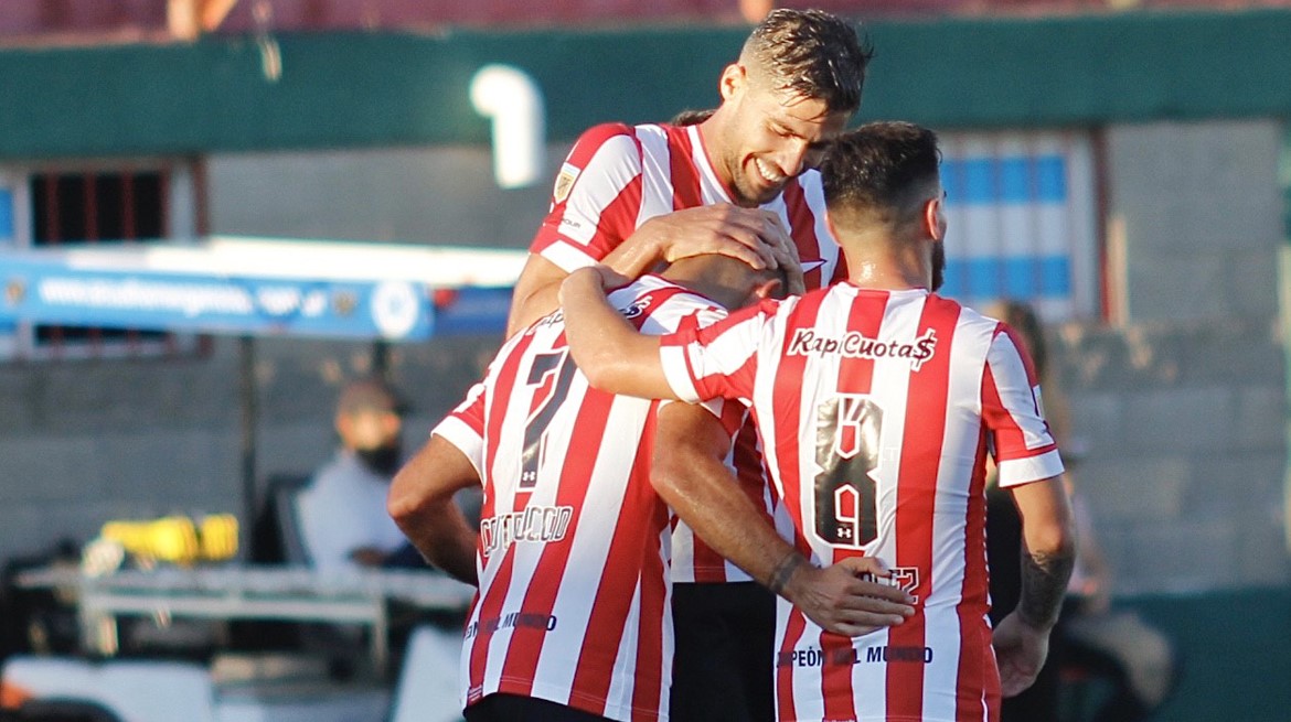 Estudiantes de La Plata goleó a Arsenal en la Copa de la Liga Profesional de Argentina