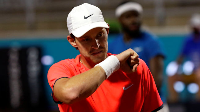 Nicolás Jarry tropezó en una gran batalla ante Frances Tiafoe y se despidió del ATP de Santiago