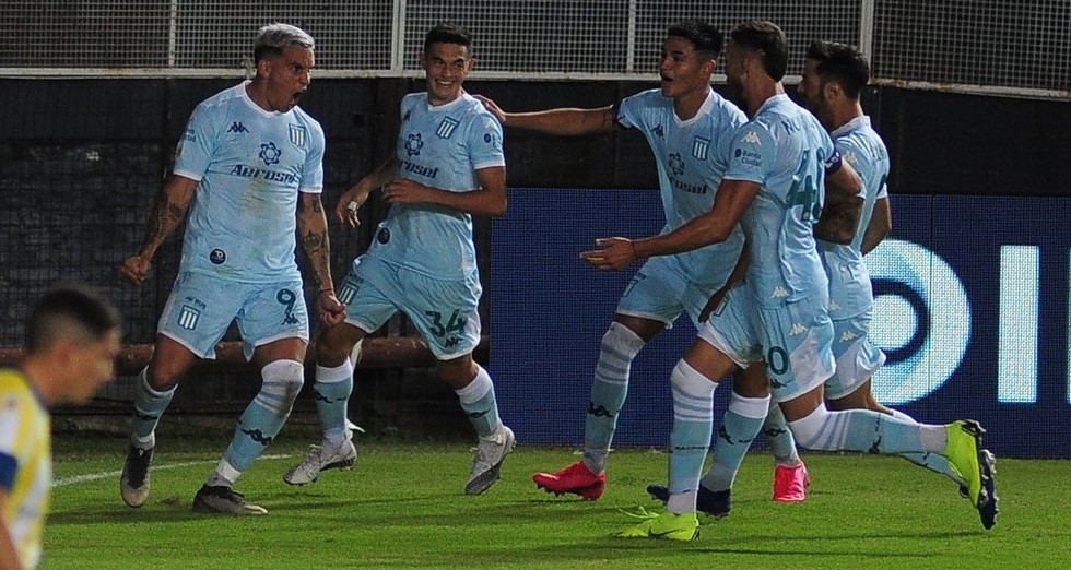 Racing contó con Arias y Mena para lograr su primer triunfo en la Copa de la Liga Profesional