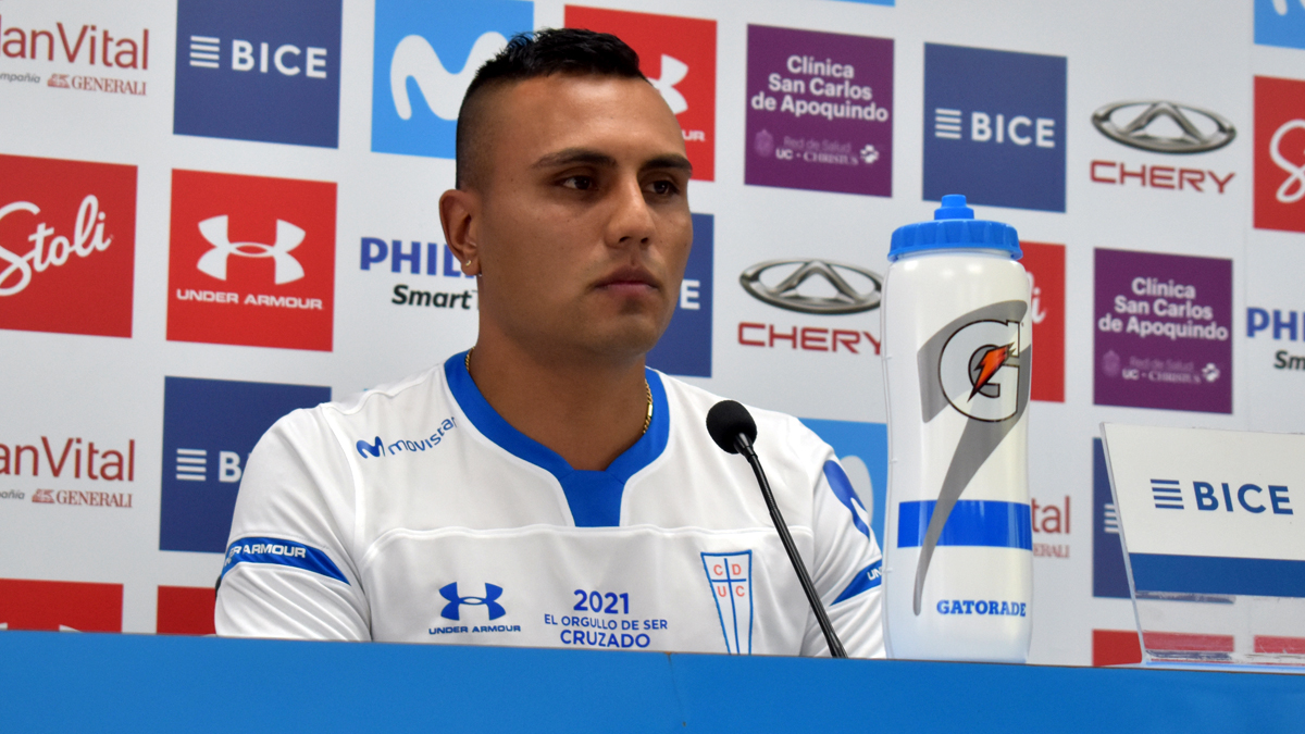 Juan Leiva fue presentado en la UC: Es un orgullo máximo llegar al tricampeón del fútbol chileno