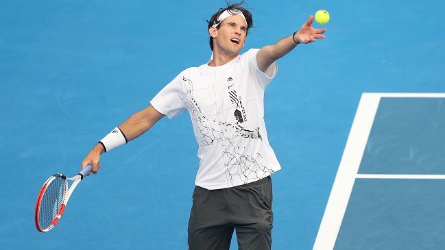 Dominic Thiem remontó ante Aslan Karatsev y avanzó a cuartos en Doha