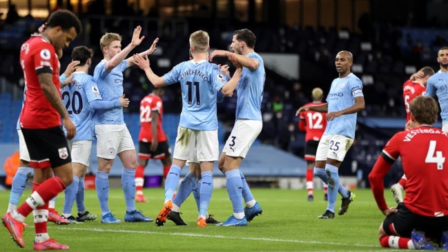 Manchester City goleó a Southampton y siguió disparado en la cima en la Premier League