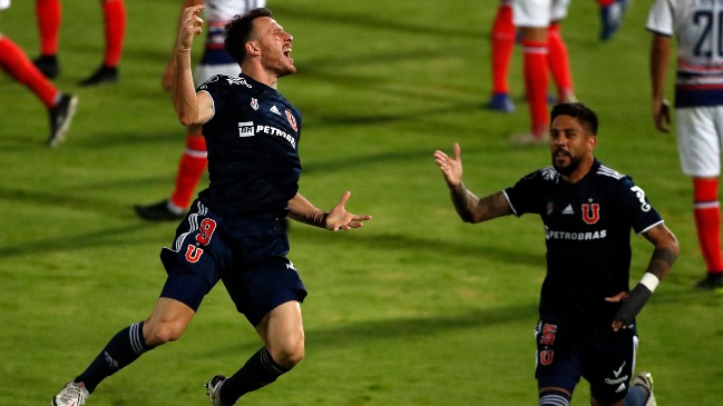 Angelo Henríquez anotó con un gran cabezazo el gol de la U en el empate contra San Lorenzo