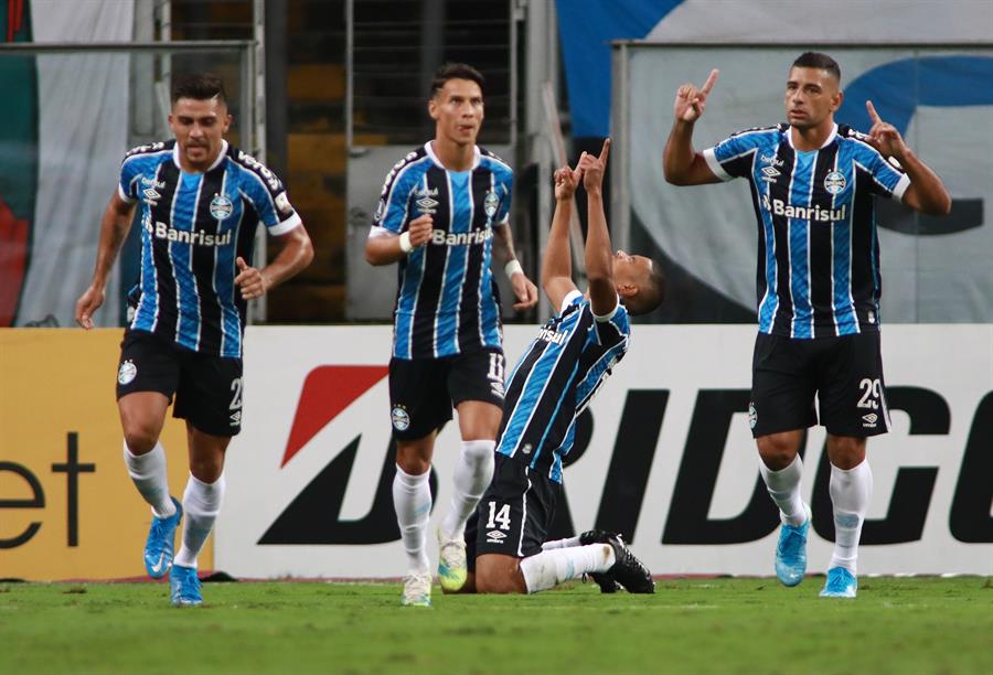 César Pinares brilló en goleada de Gremio sobre Ayacucho en la Copa Libertadores