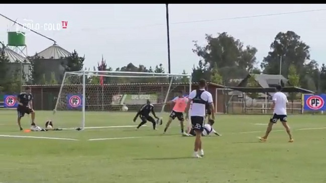 Nicolás Blandi marcó un golazo de taco en entrenamiento de Colo Colo