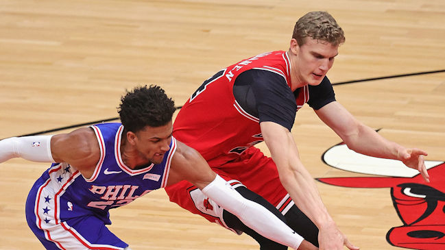 Philadelphia 76ers tumbó a Chicago Bulls y se afirmó en la cima de la Conferencia Este de la NBA