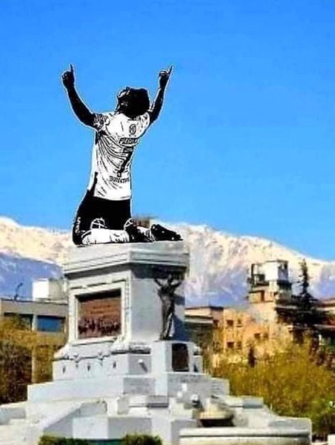 El ingenio de los hinchas le encontró “reemplazante” a la estatua del general Baquedano