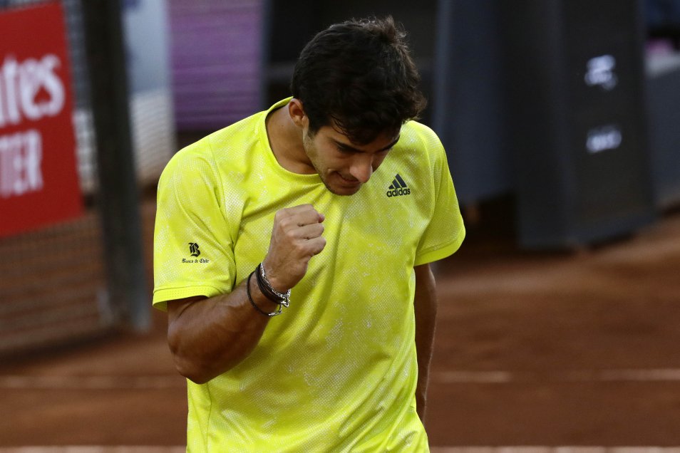 Garin disputará su primera final del año tras derribar a Galán en el ATP de Santiago