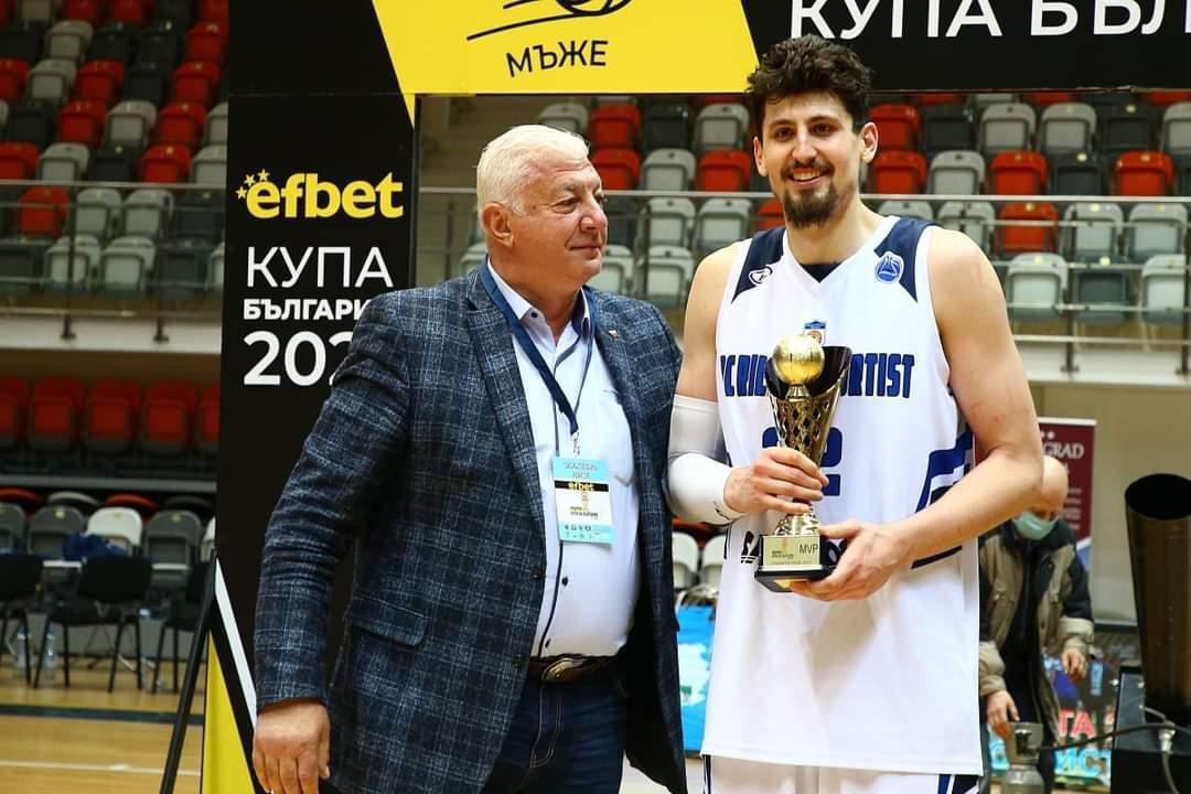 La doble felicidad de Nicolás Carvacho: Ganó la Copa de Bulgaria y fue MVP del torneo