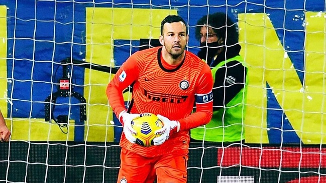 Inter anunció que el arquero Samir Handanovic dio positivo por coronavirus