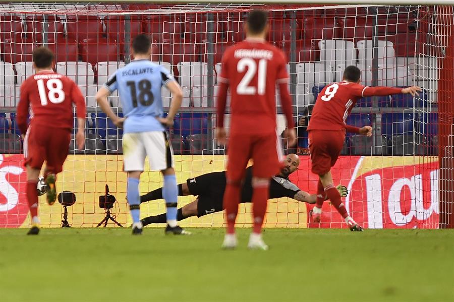 Lewandowski y Choupo-Moting le dieron el triunfo a Bayern Munich sobre Lazio en octavos