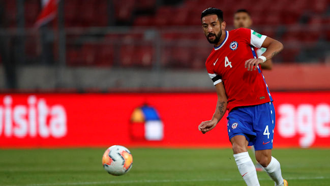 Mauricio Isla: La gente debe entender que hoy la selección no jugará como con Bielsa o Sampaoli