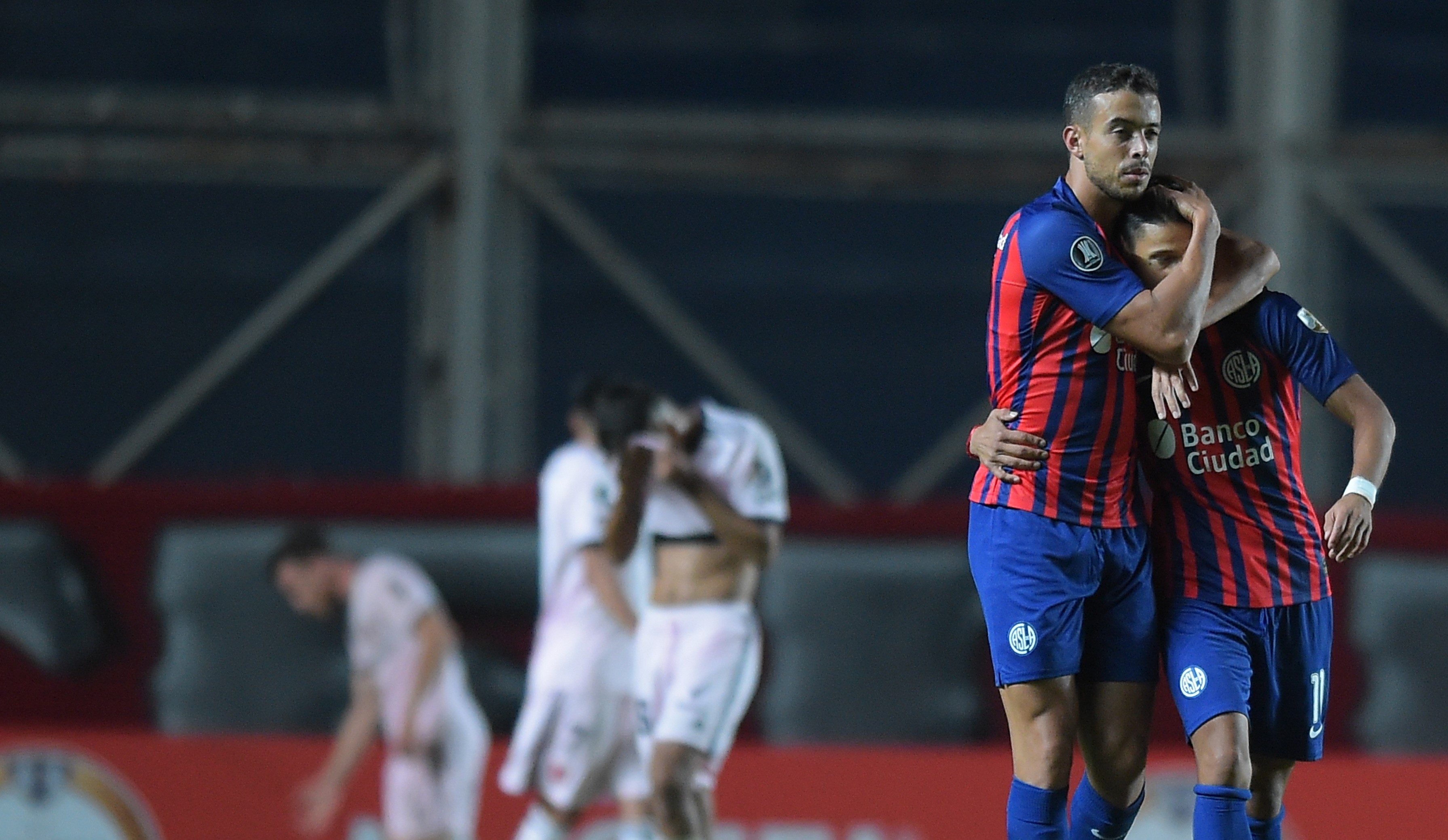 U. de Chile acusó la falta de oficio y se despidió de la Libertadores tras caer ante San Lorenzo