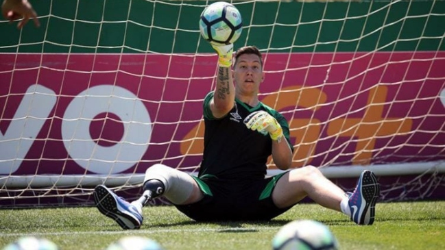 Arquero que sobrevivió a tragedia de Chapecoense busca hacerse un lugar como cantante